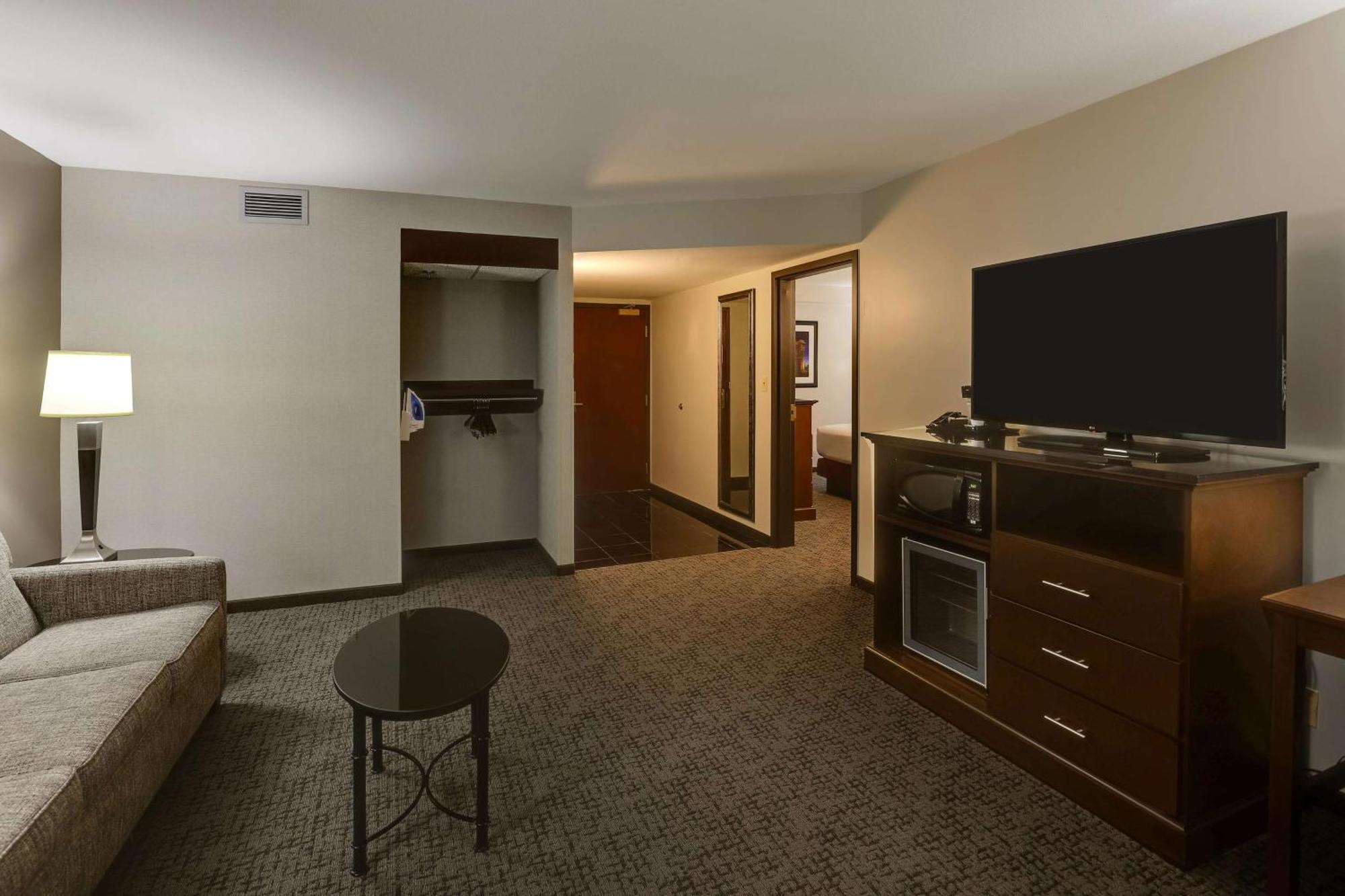 Drury Inn & Suites Columbus Dublin Exterior photo